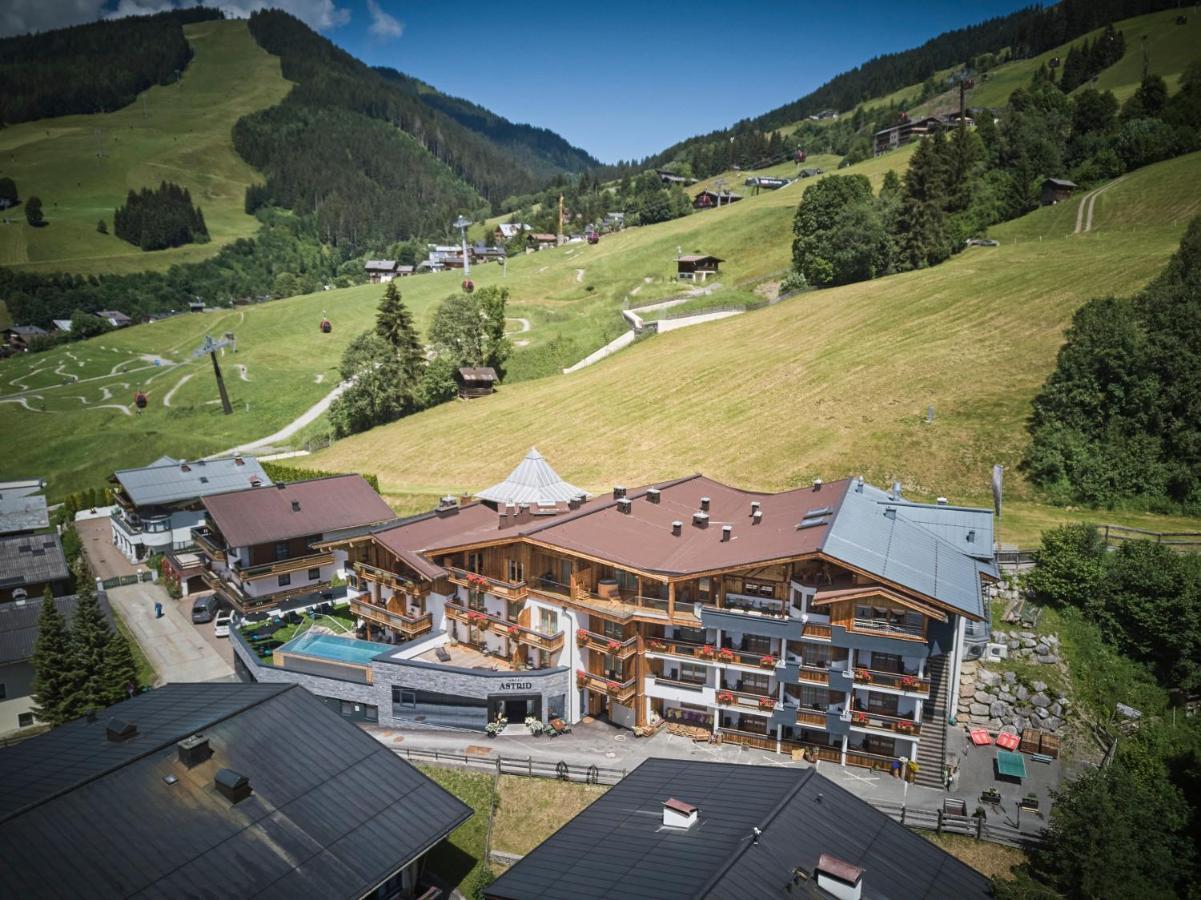 Hotel Astrid - Inklusive Kostenfreier Jokercard Saalbach Hinterglemm Kültér fotó